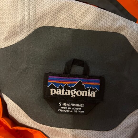 Men's Patagonia Torrentshell 3L Rain Jacket in Orange - Size Small - Picture 3 of 3